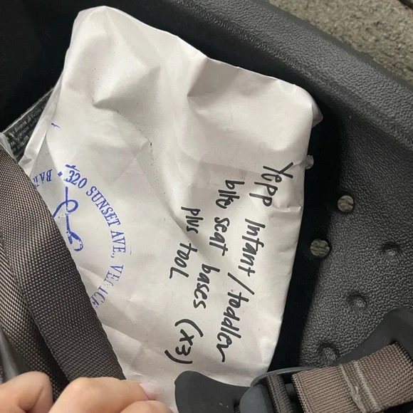 Thule Yepp Maxi Child Bike Seat, Black - Picture 10 of 11